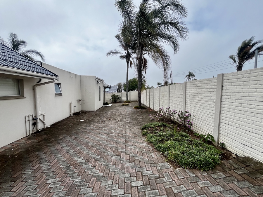 To Let 2 Bedroom Property for Rent in Beacon Bay Eastern Cape